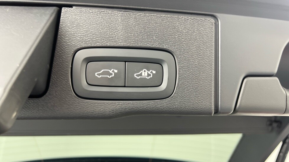 Used Volvo XC60 2025 for sale - 76344115: Photo 32