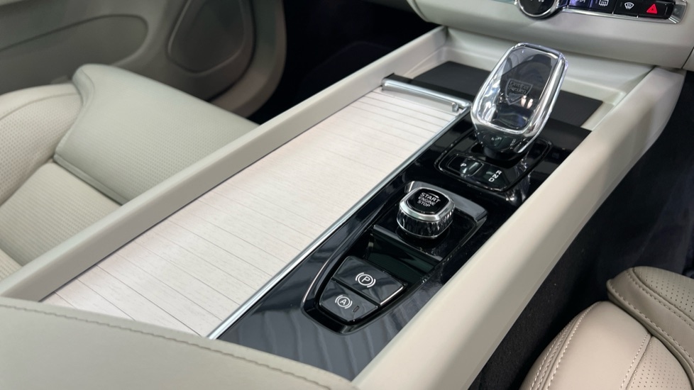 Used Volvo XC60 2025 for sale - 77634694: Photo 24