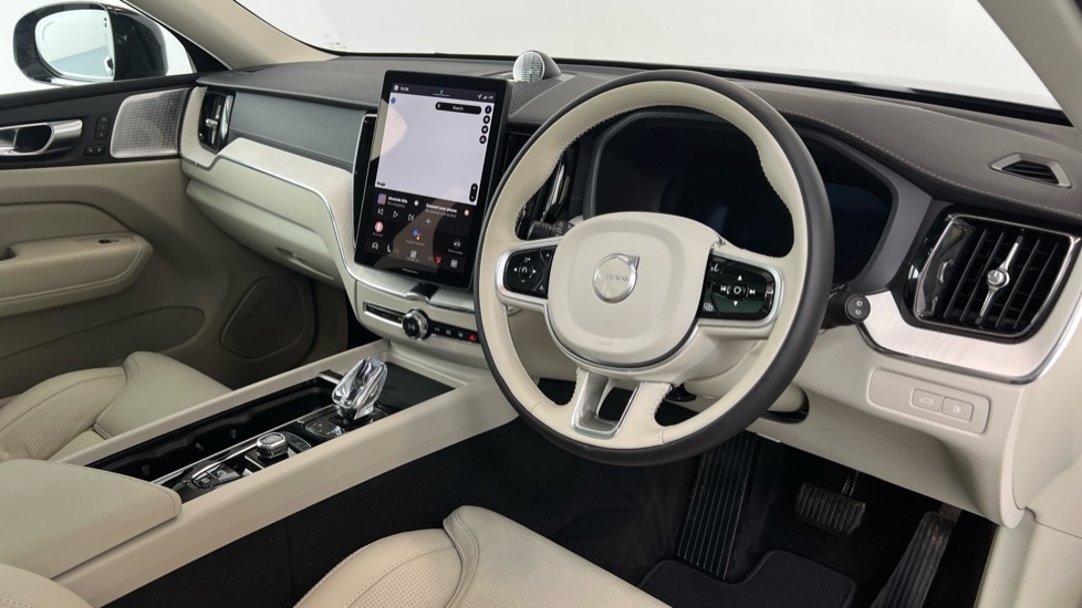 Used Volvo XC60 2025 for sale - 77634694: Photo 4