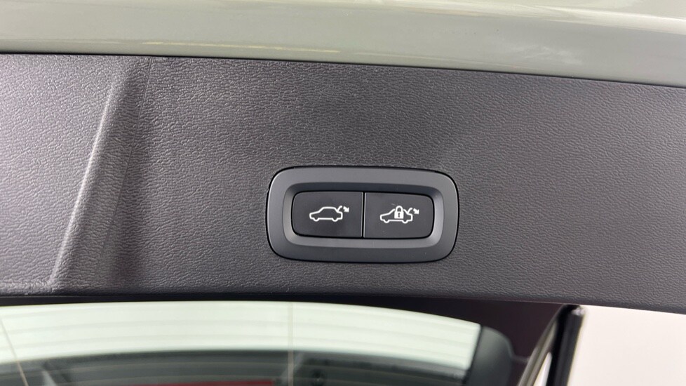 Used Volvo XC40 2024 for sale - 76272906: Photo 32