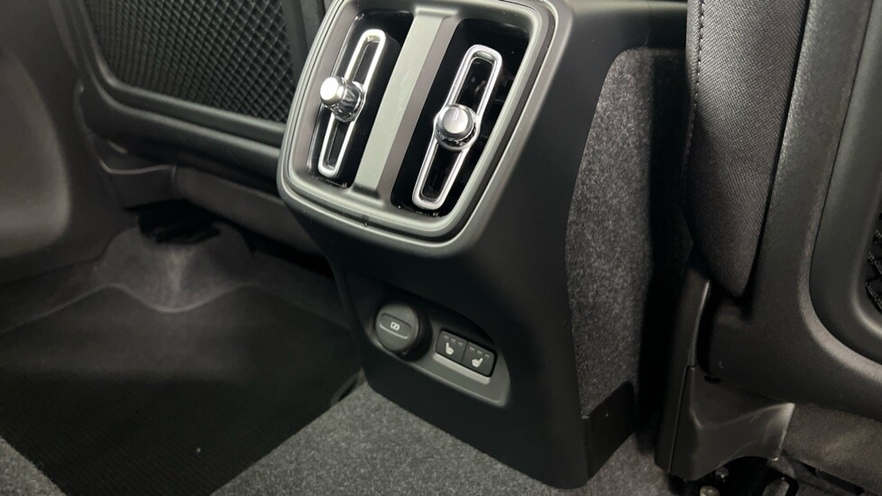 Used Volvo XC40 2024 for sale - 76272906: Photo 33