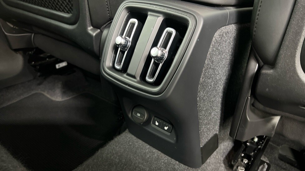 Used Volvo XC40 2024 for sale - 76851165: Photo 33