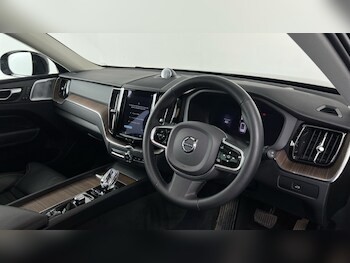 Used Volvo XC60 2023 for sale - 78088680: Photo