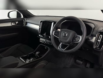 Used Volvo XC40 2025 for sale - 77917981: Photo