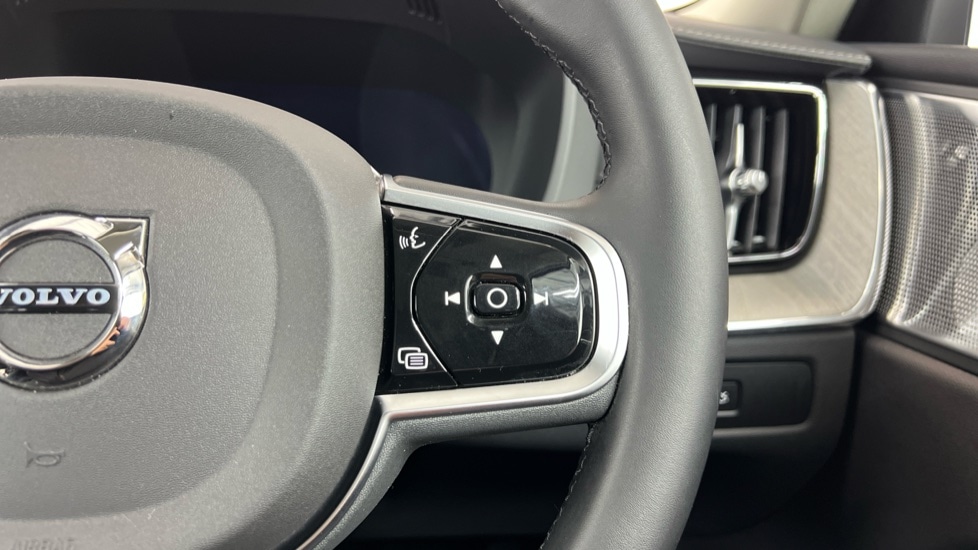 Used Volvo XC60 2025 for sale - 77102539: Photo 20