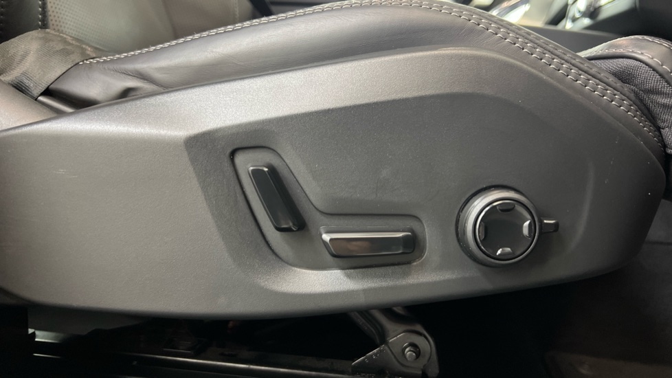 Used Volvo XC60 2025 for sale - 77102539: Photo 28