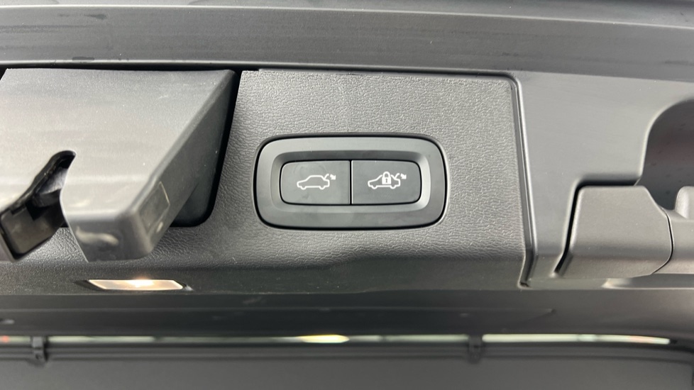 Used Volvo XC60 2025 for sale - 77102539: Photo 33