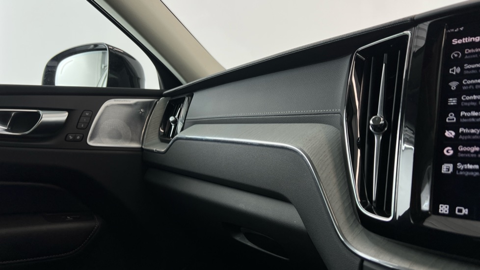 Used Volvo XC60 2025 for sale - 77102539: Photo 34