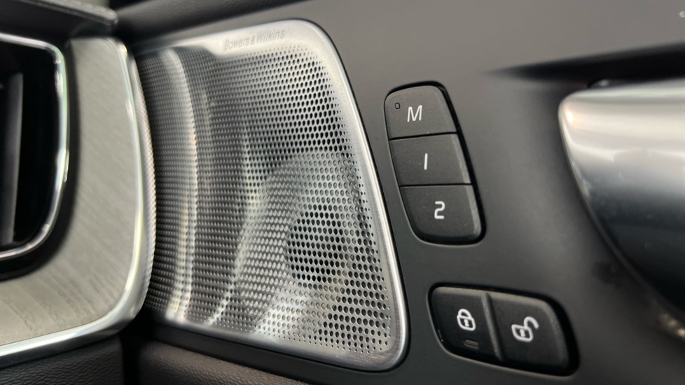 Used Volvo XC60 2025 for sale - 77102539: Photo 35