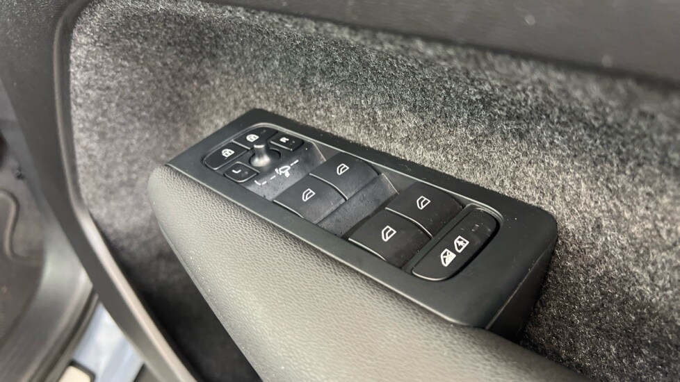 Used Volvo XC40 2022 for sale - 77899021: Photo 23