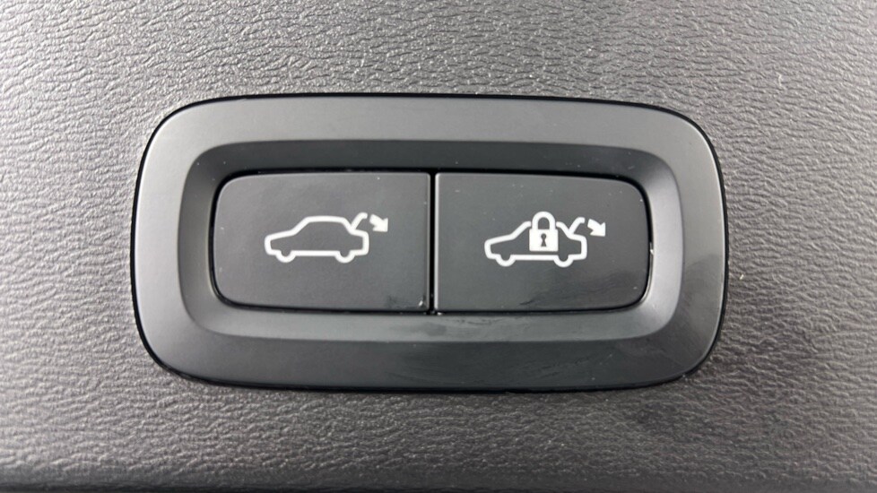 Used Volvo XC40 2022 for sale - 77899021: Photo 34