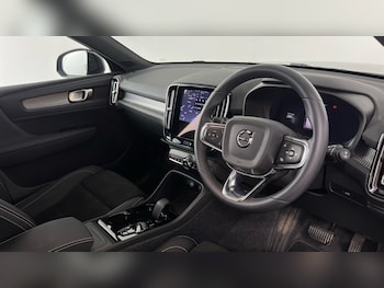 Used Volvo XC40 2025 for sale - 75482211: Photo