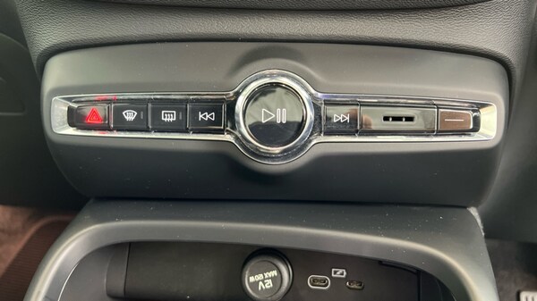 Used Volvo XC40 2024 for sale - 75482205: Photo 40