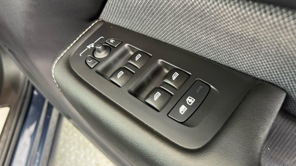 Used Volvo XC60 2023 for sale - 78036717: Photo 23