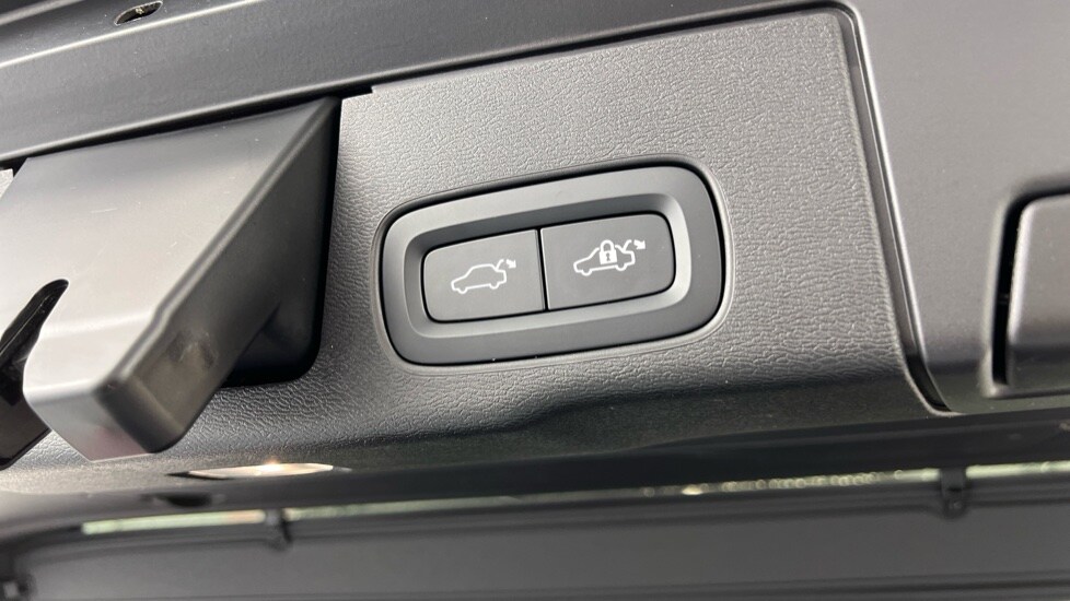 Used Volvo XC60 2023 for sale - 78036717: Photo 34