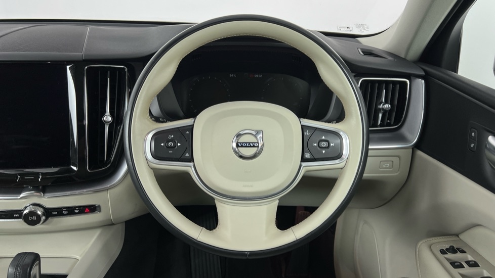 Used Volvo XC60 2021 for sale - 76116953: Photo 10