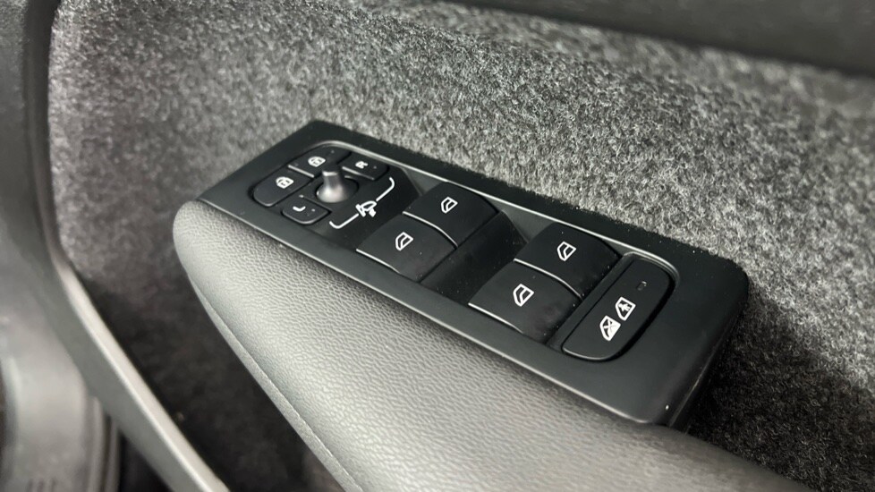 Used Volvo XC40 2025 for sale - 78212020: Photo 23