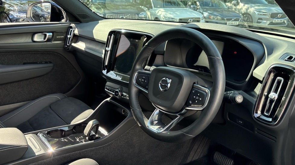 Used Volvo XC40 2023 for sale - 76130570: Photo 4