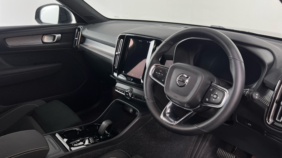 Used Volvo XC40 2025 for sale - 75763963: Photo 4