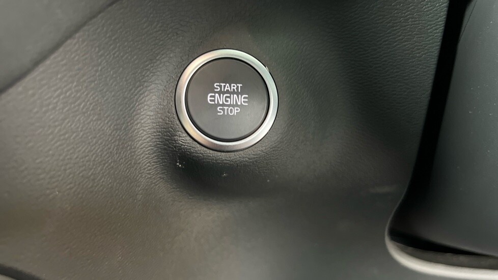 Used Volvo XC40 2025 for sale - 75997054: Photo 25
