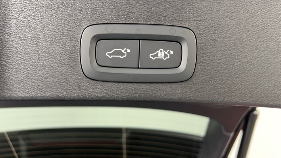 Used Volvo XC40 2025 for sale - 75997054: Photo 32