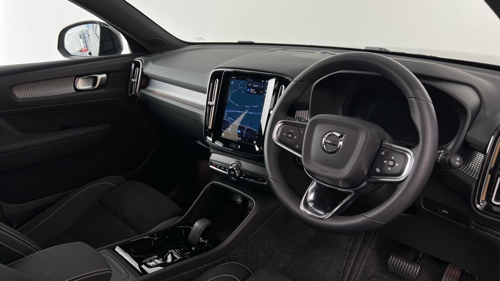 Used Volvo XC40 2025 for sale - 75997054: Photo 4