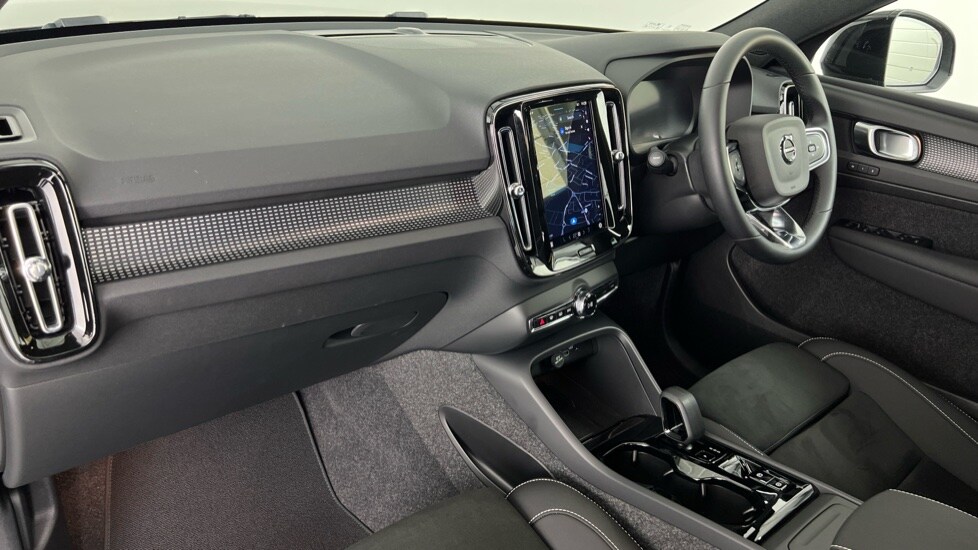 Used Volvo XC40 2025 for sale - 75997054: Photo 40