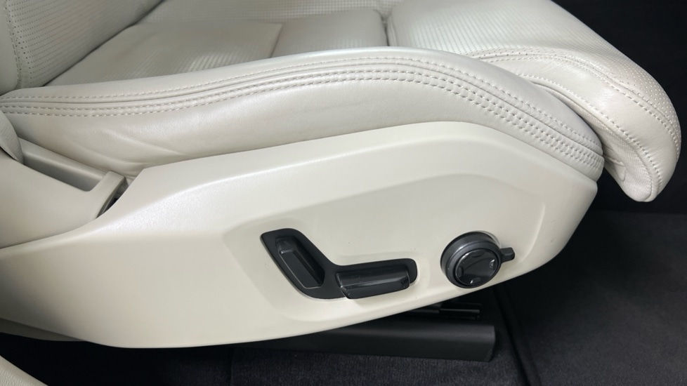 Used Volvo XC60 2020 for sale - 76154604: Photo 29