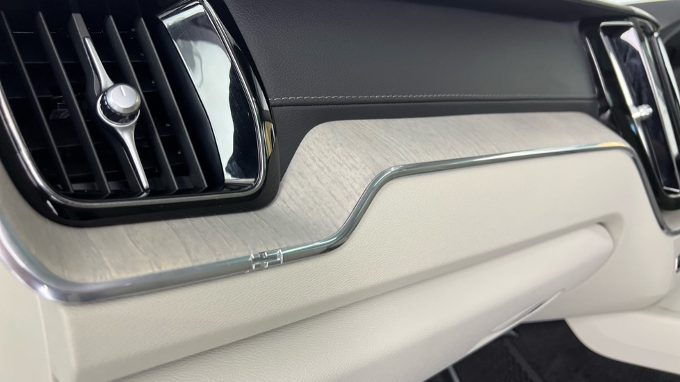 Used Volvo XC60 2020 for sale - 76154604: Photo 42