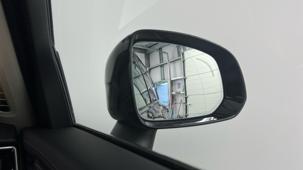 Used Volvo XC90 2025 for sale - 77978992: Photo 31