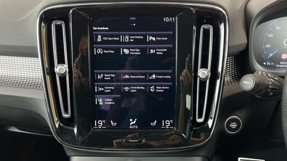 2021 Volvo XC40 T3 R-Design PRO Auto (Heated Seats, Heated Windscreen, Tints, 20 - Picture 17 of 24