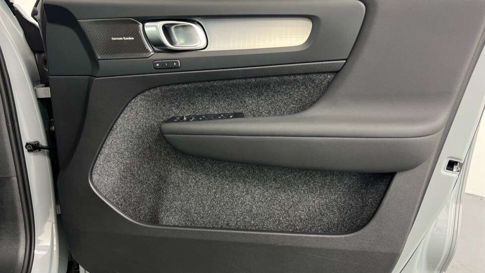 Used Volvo XC40 2025 for sale - 77818907: Photo 28