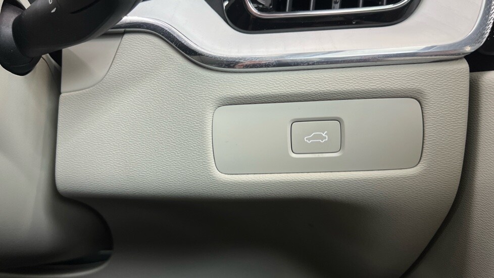 Used Volvo XC60 2025 for sale - 77581360: Photo 51