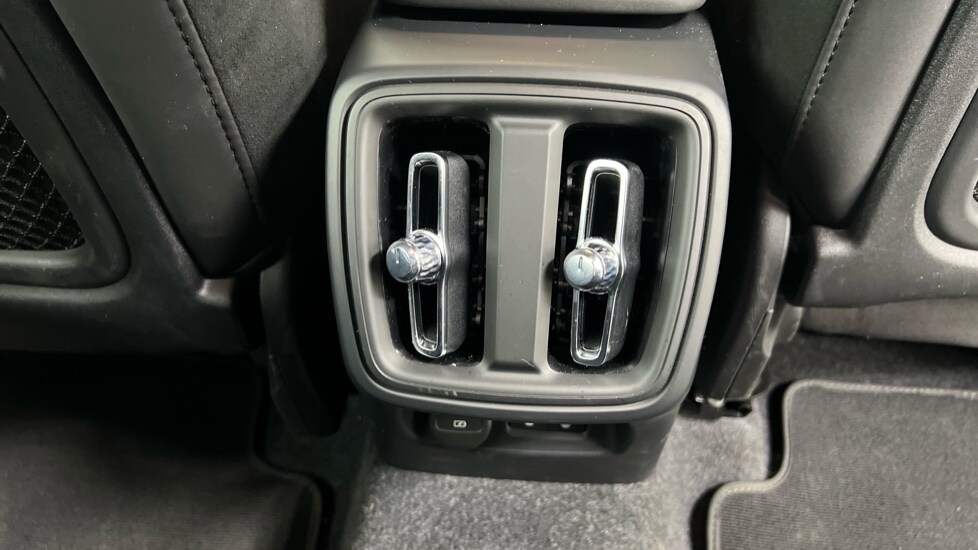 Used Volvo XC40 2025 for sale - 77031419: Photo 36