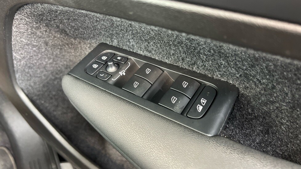 Used Volvo XC40 2023 for sale - 78123079: Photo 23