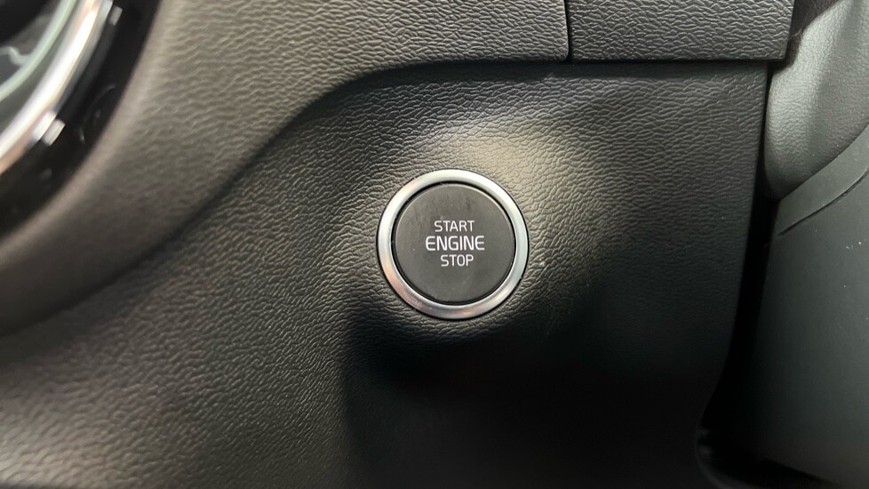 Used Volvo XC40 2023 for sale - 78123079: Photo 26