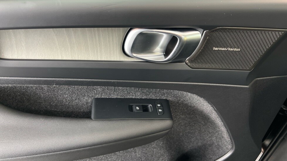 Used Volvo XC40 2023 for sale - 78123079: Photo 46