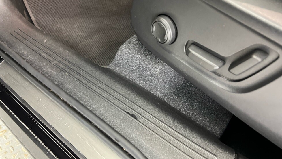 Used Volvo XC40 2023 for sale - 78123079: Photo 47