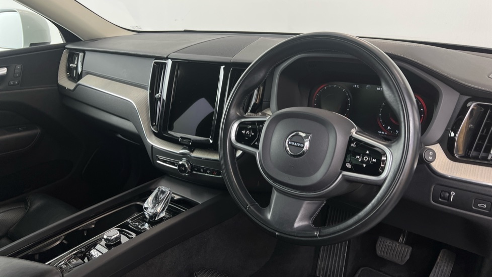 Used Volvo XC60 2020 for sale - 76652412: Photo 4