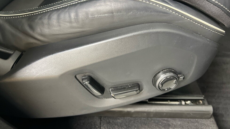 Used Volvo XC90 2023 for sale - 75992674: Photo 28