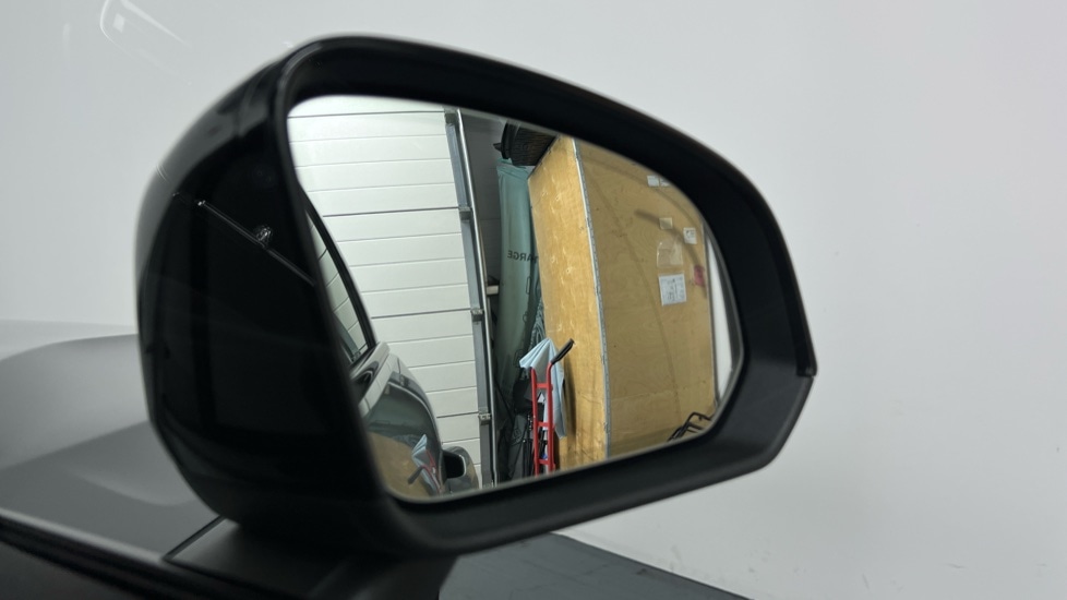 Used Volvo XC40 2025 for sale - 77982984: Photo 31