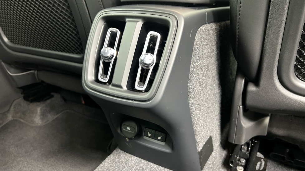 Used Volvo XC40 2025 for sale - 77982984: Photo 37