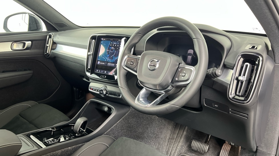 Used Volvo XC40 2025 for sale - 77982984: Photo 4