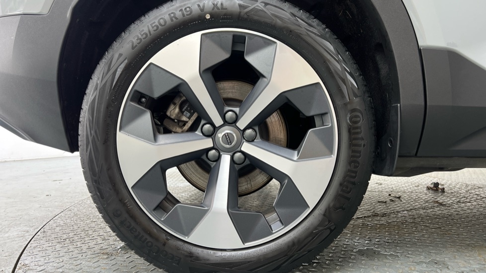 Used Volvo XC40 2025 for sale - 77982984: Photo 9