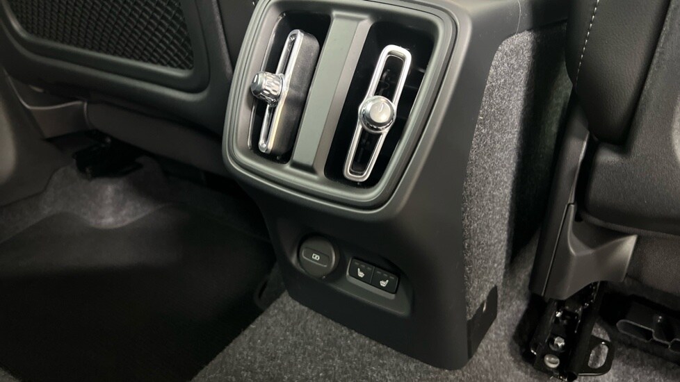 Used Volvo XC40 2024 for sale - 75763731: Photo 35