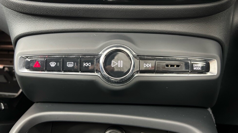 Used Volvo XC40 2023 for sale - 78022285: Photo 15