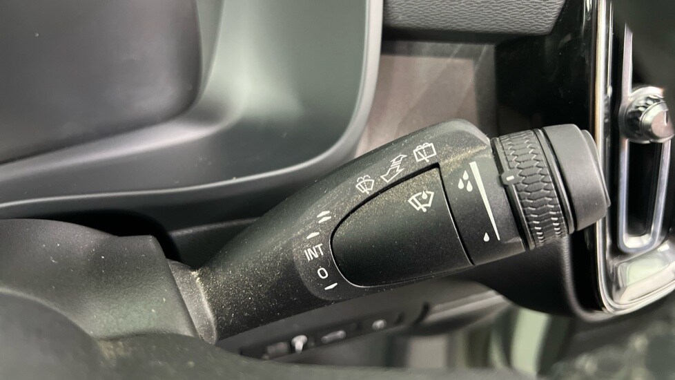 Used Volvo XC40 2023 for sale - 78022285: Photo 23