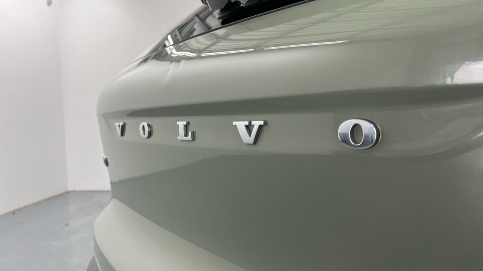 Used Volvo XC40 2023 for sale - 78022285: Photo 41