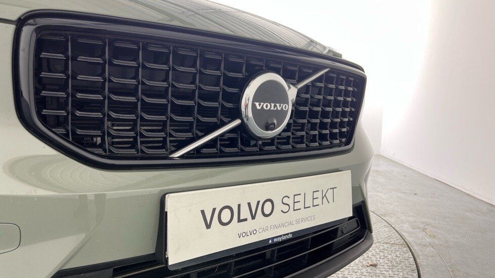 Used Volvo XC40 2023 for sale - 78022285: Photo 46