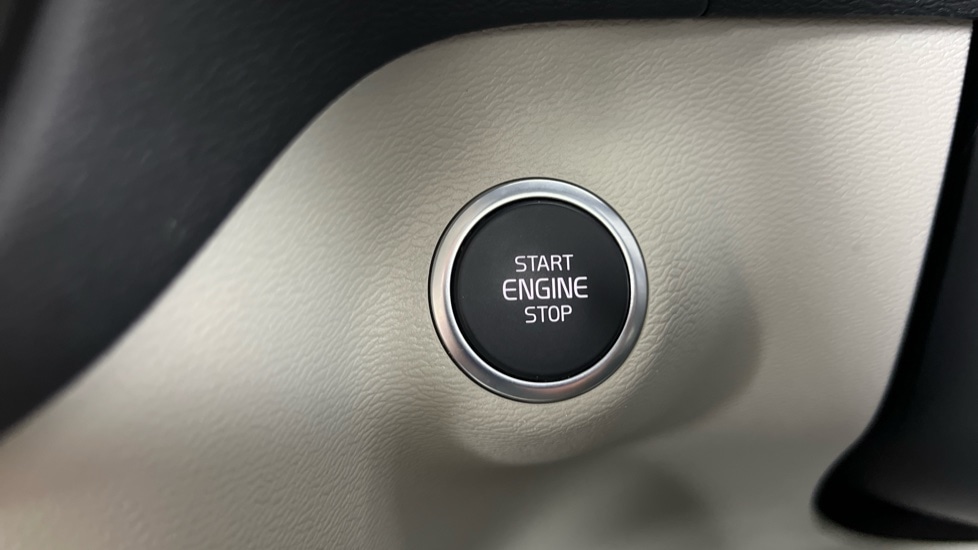 Used Volvo XC40 2022 for sale - 76552479: Photo 25